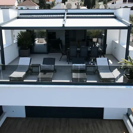 Apartment Penthouse For Two Family *