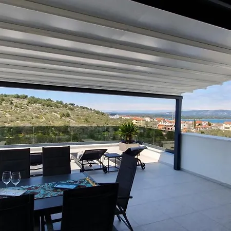 Penthouse For Two Family Apartman