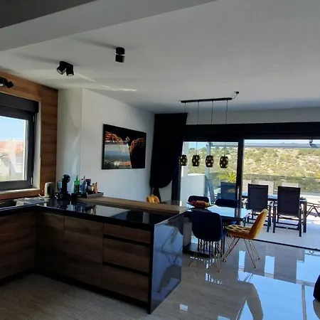 Apartman Penthouse For Two Family *