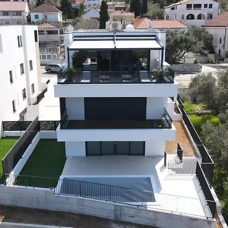 Penthouse For Two Family Murter