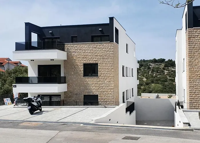 Penthouse For Two Family アパート