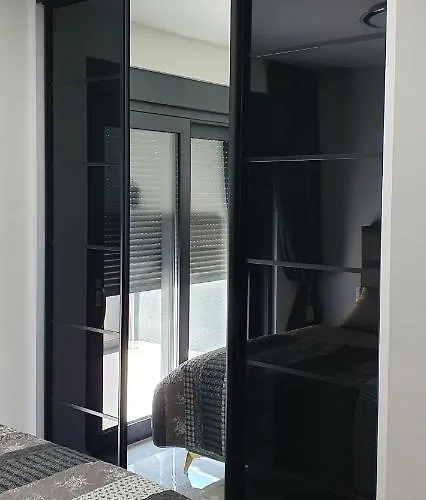 Penthouse For Two Family アパート *